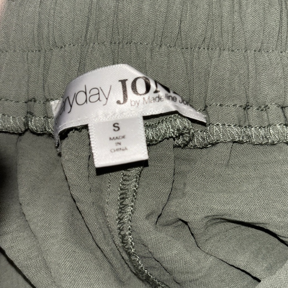 Madeline Jones light weight casual pants with draw string and pockets - Picture 9 of 9